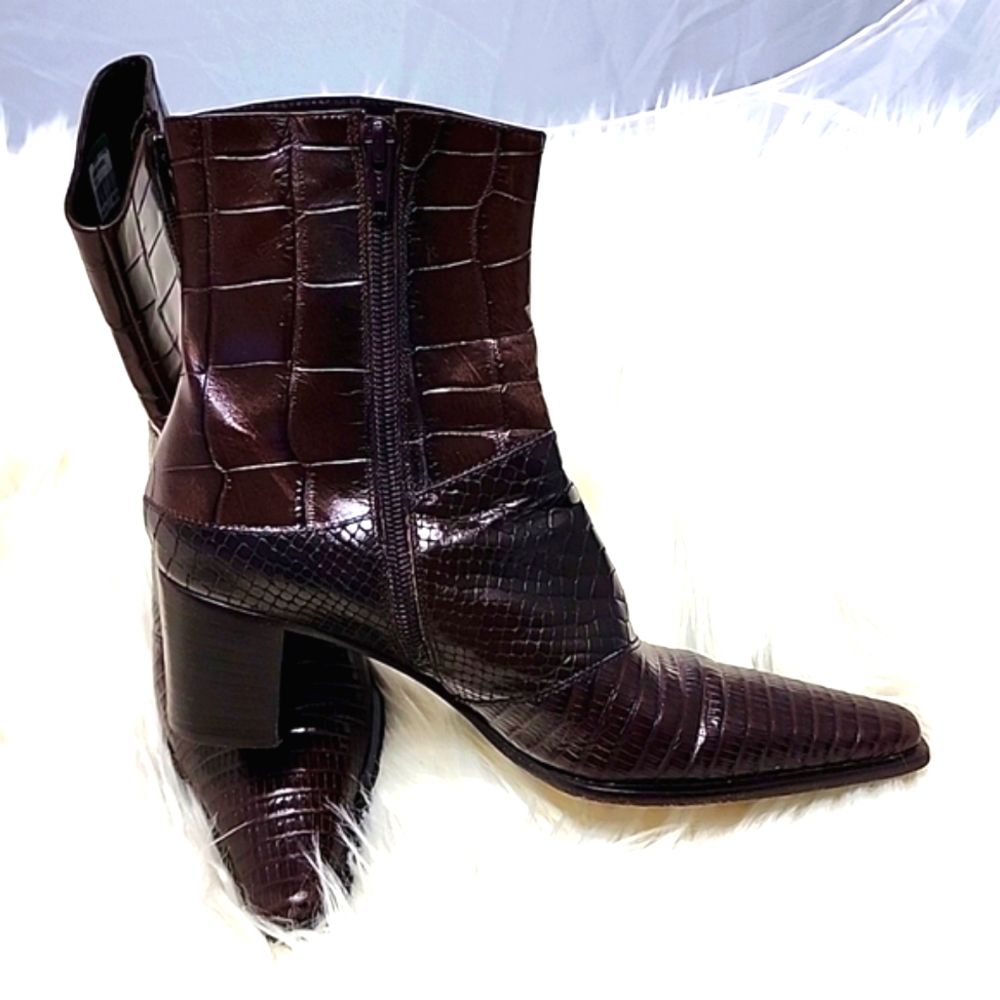 VIA SPIGA Gator Textured Brn. Bootie 6M